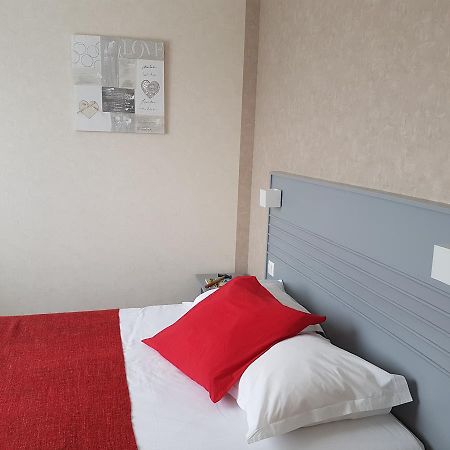 פואסננט Hotel Le Roudou מראה חיצוני תמונה
