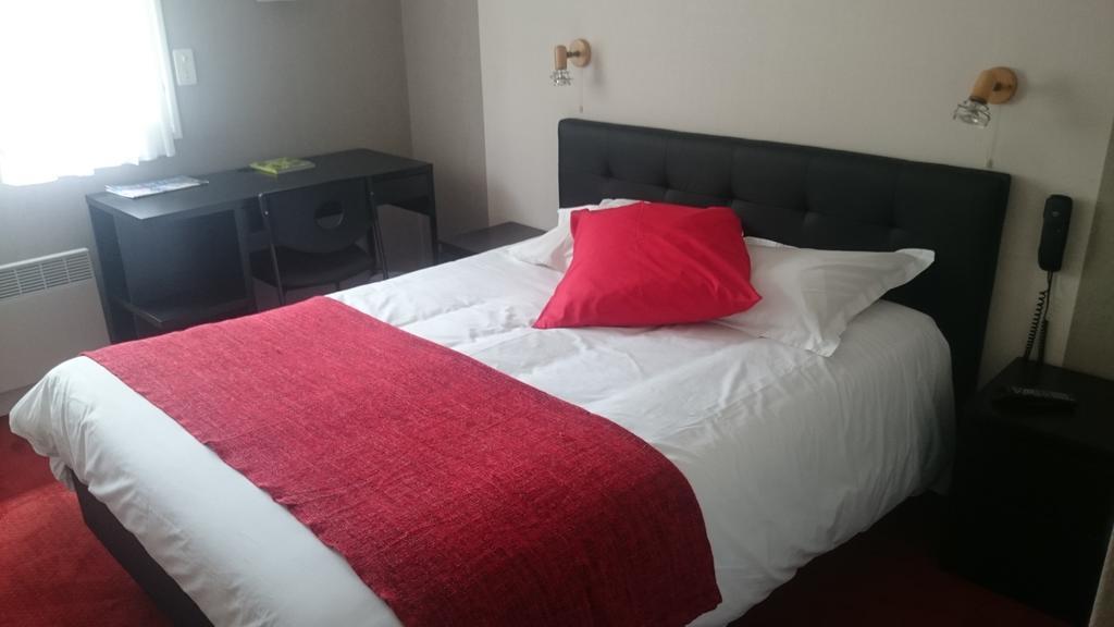 פואסננט Hotel Le Roudou מראה חיצוני תמונה