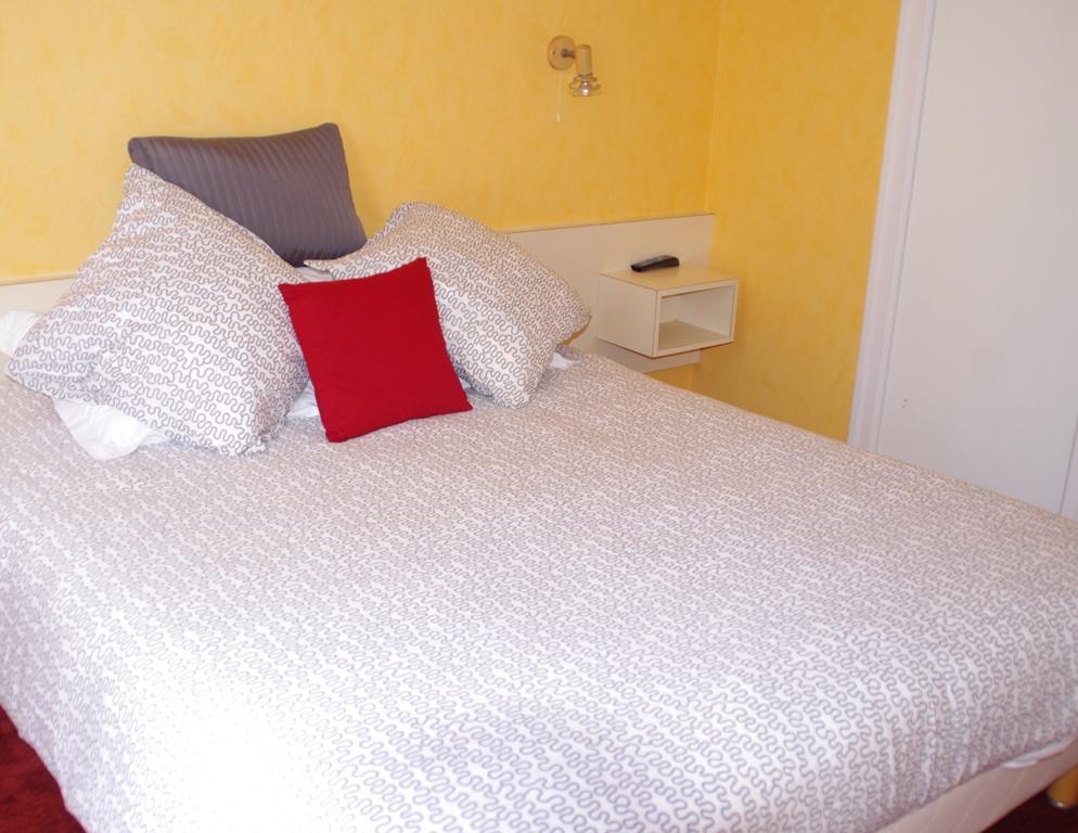 פואסננט Hotel Le Roudou מראה חיצוני תמונה