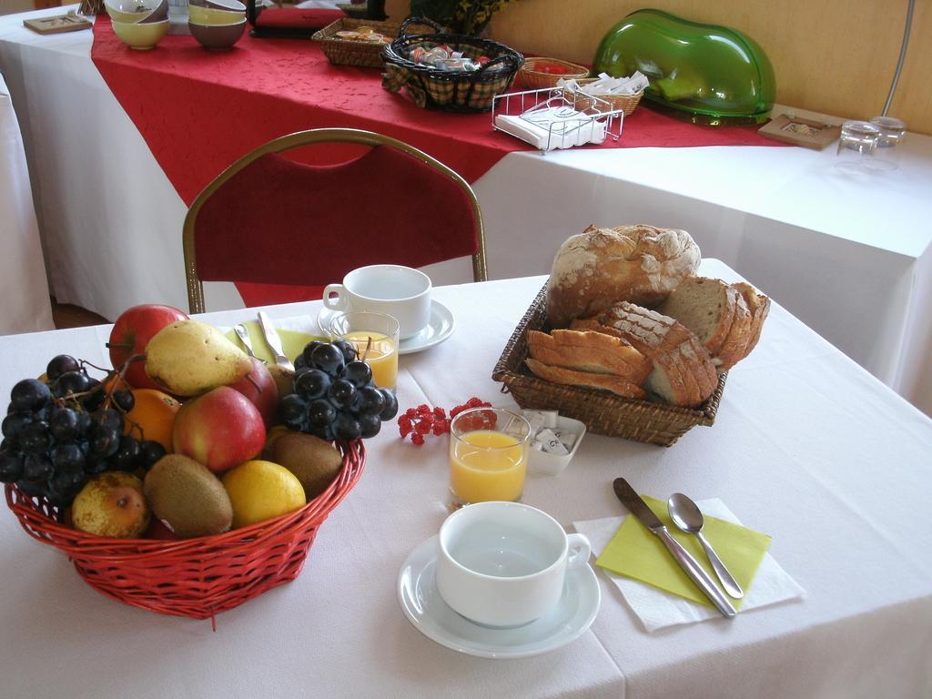 פואסננט Hotel Le Roudou מראה חיצוני תמונה