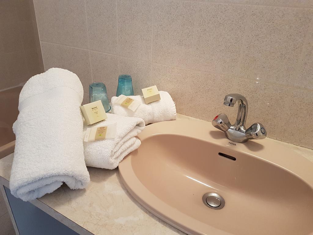 פואסננט Hotel Le Roudou מראה חיצוני תמונה